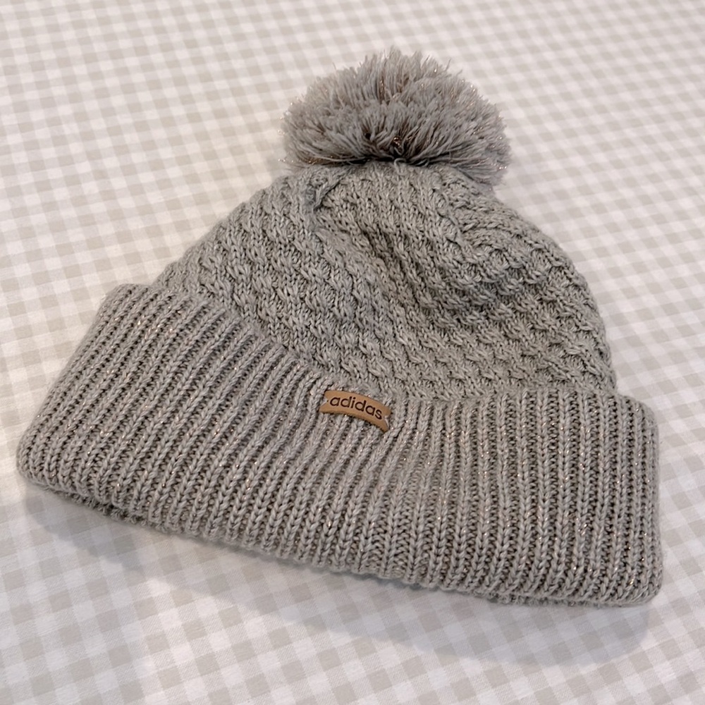 ⛸NWOT Adidas Twilight II Light Gray Soft Knit Pom Pom Beanie